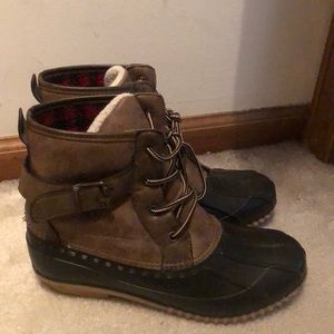 WOMEN DUCK BOOTS SIZE 8.5